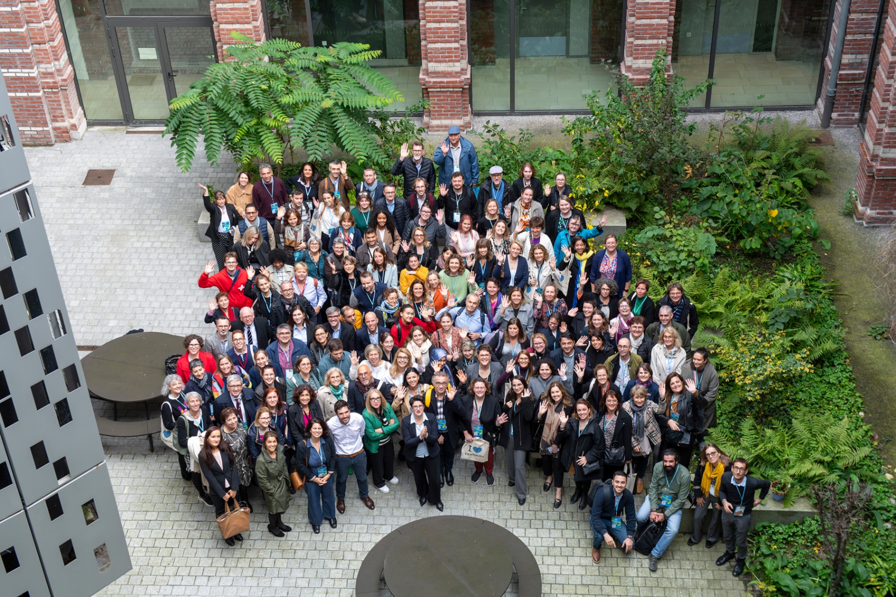 Photo de groupe des participantes et participants lors d'un événement national de l'Agence Erasmus+. - réalisé par Agence Kulte