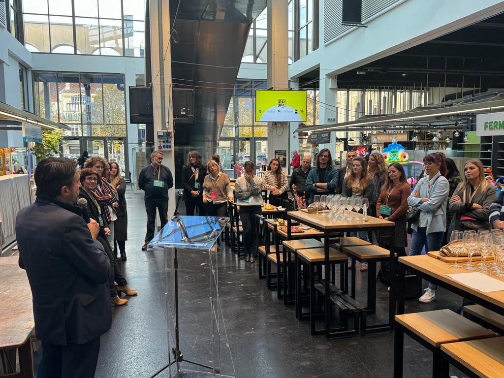 Prise de parole et présentation du dispositif RUBIX devant les partenaires et acteur·rice·s de l'emploi - réalisé par Agence Kulte